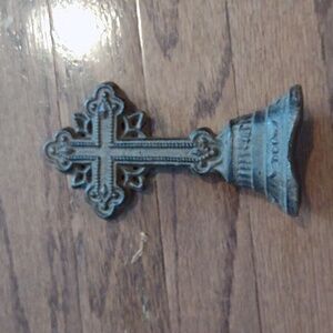 Freestanding cast iron cross
